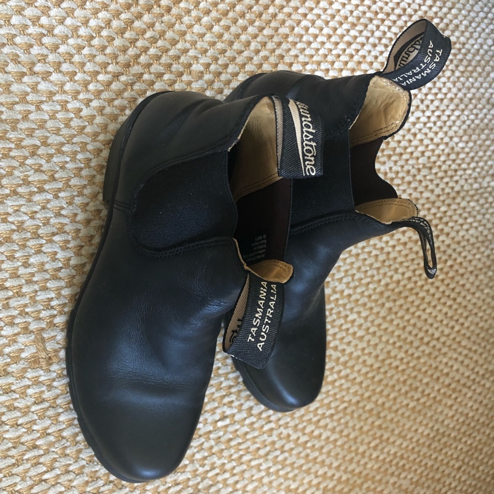 Like New! Black Blundstone with Heel